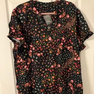 Torrid top size 4 black with floral detail tunic style • BRAND NEW with tags!